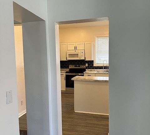 4th image of 41 S Oakley Ave