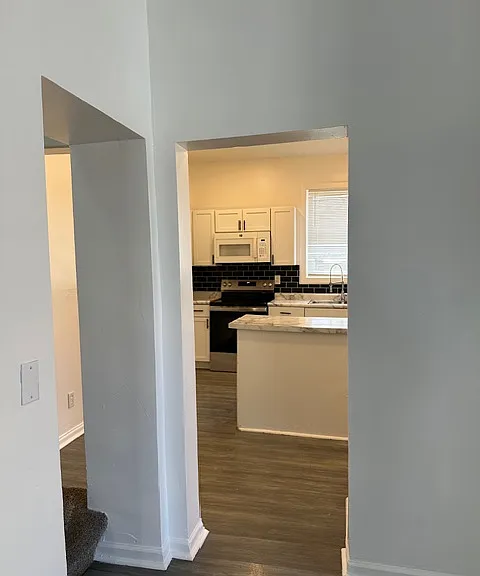 41 S Oakley Ave — Photo 4