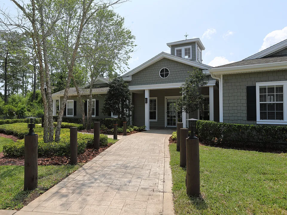 Ponce Harbor Apartments