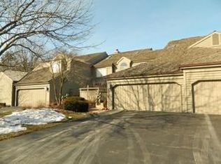 2387 Oak Hill Rd, Lake Barrington, IL 60010