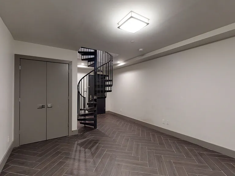523 Willoughby Ave #1 — Photo 2