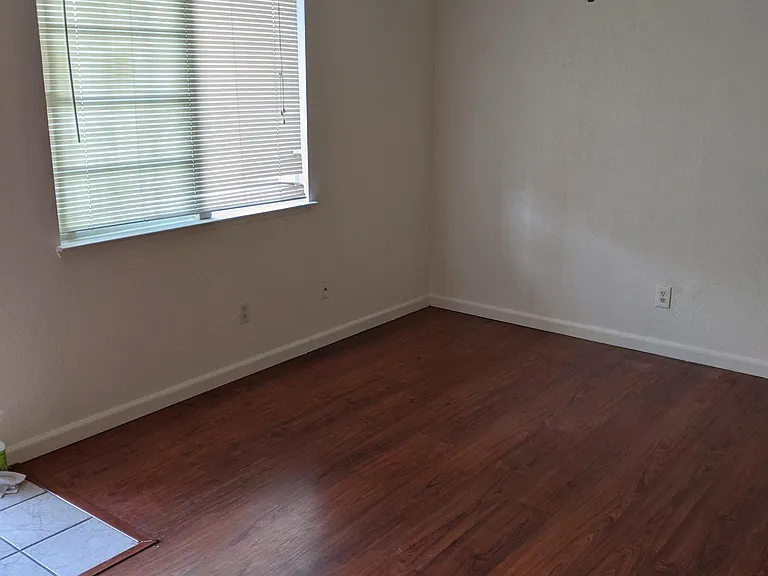 127 Huber Ct — Photo 8