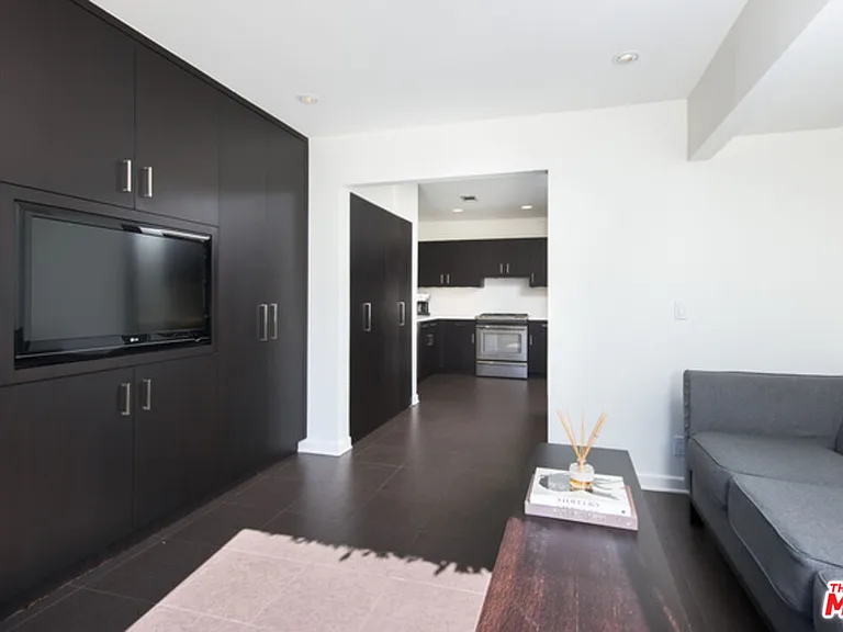 8842 Dorrington Ave — Photo 8