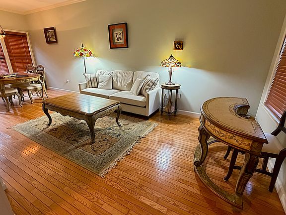 3rd image of 19 S Commons Cmns Unit B