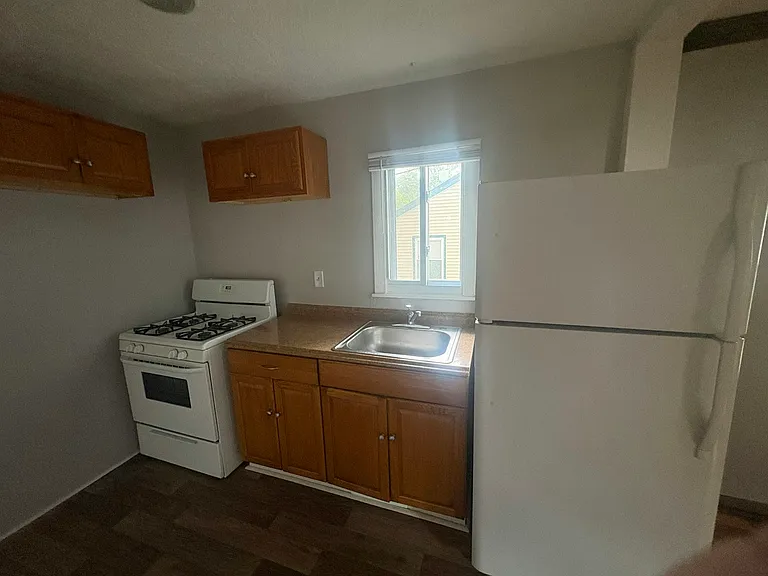 525 Stratford Rd — Photo 5