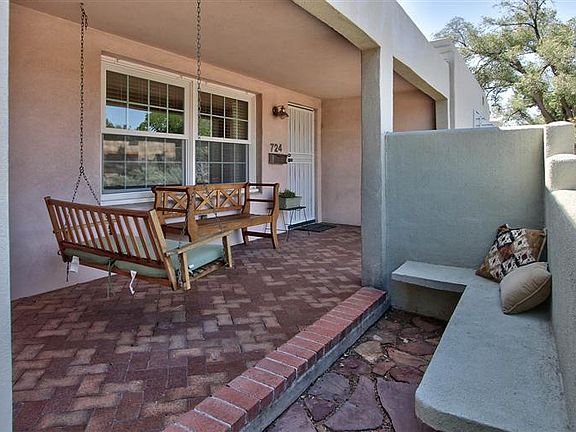 3rd image of 724 Loma Vista Dr NE