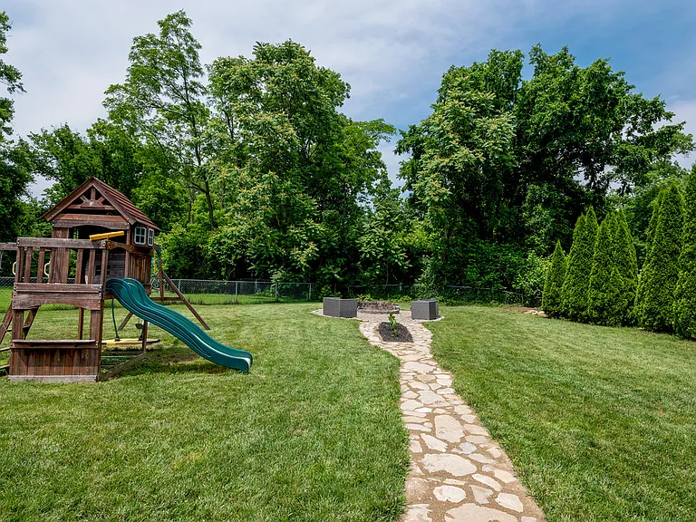 988 Yarger Dr — Photo 22