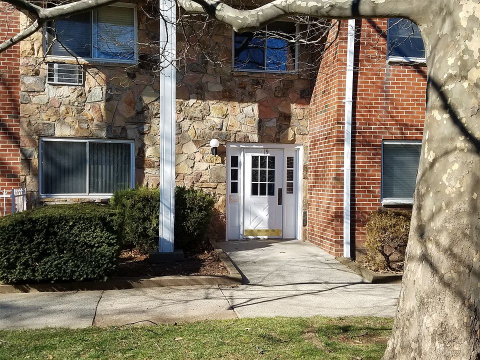 1st image of 19 Gadsen Pl APT 1E