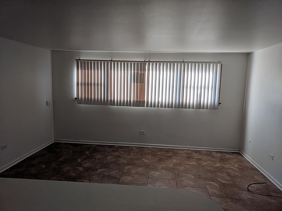5th image of 108 W Diversey Ave