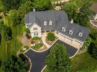 2307 Throughwoods Dr, Valparaiso, IN 46385