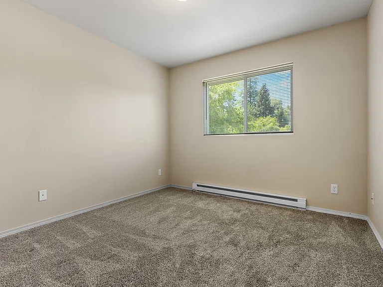 721-723 E Linden Ave — Photo 14