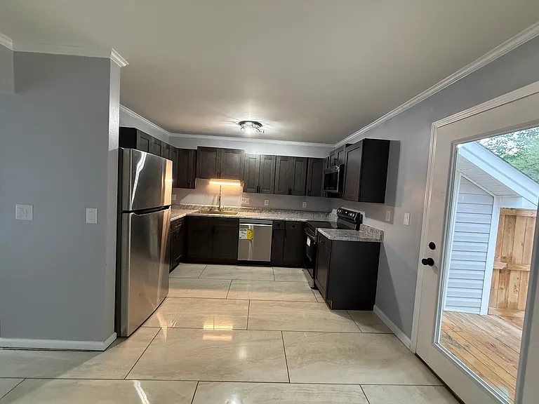 507 Coronation Dr — Photo 9