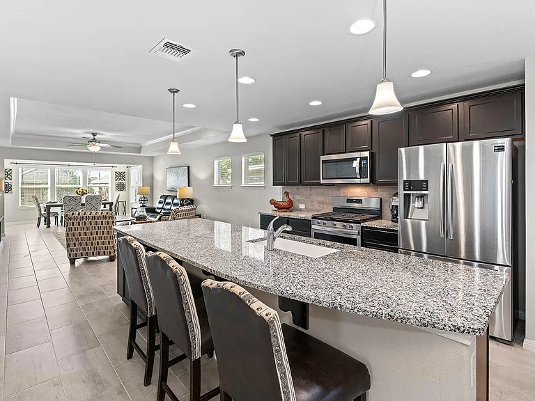 418 Fannin Ct — Photo 9