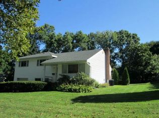 13 Duncan Ln, Halesite, NY 11743