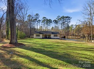 5900 Lindenwood Dr, Matthews, NC 28104