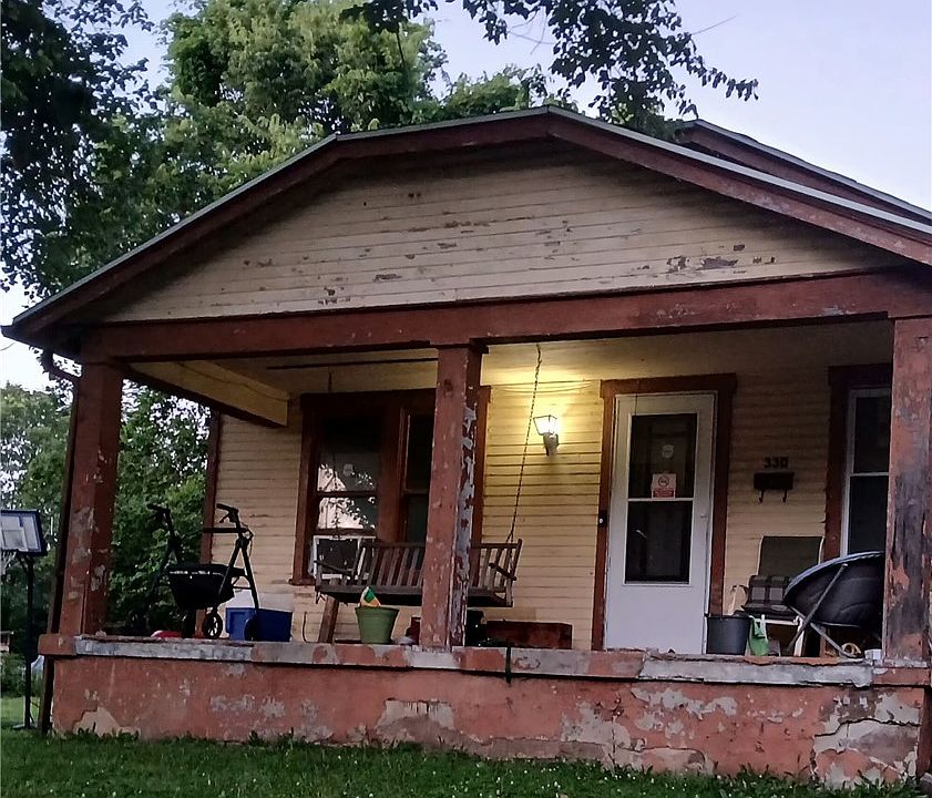 2nd image of 821 Neal Ave