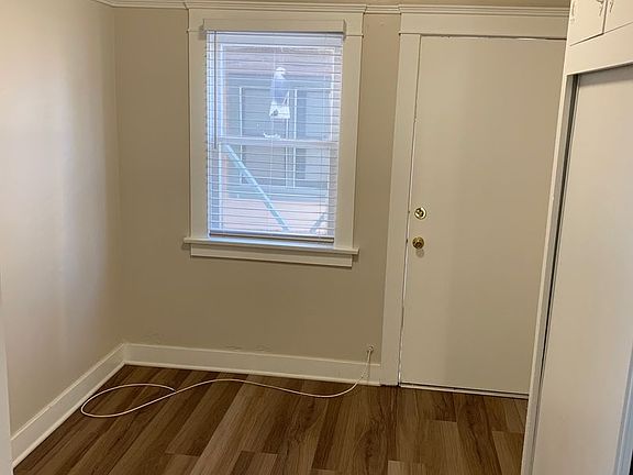4th image of 431 Rose Ave #9
