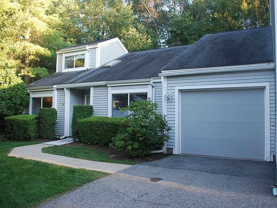 1st image of 90 Blenheim Ct #90