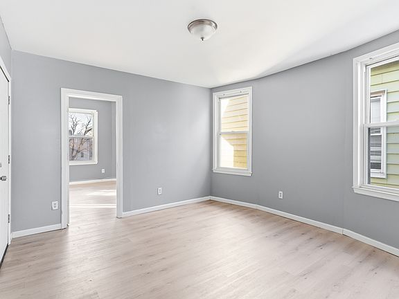3rd image of 16 Gladstone Ave Floor 2