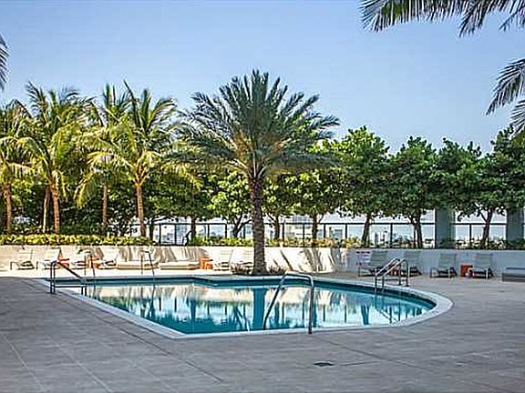 3rd image of 1900 N Bayshore Dr APT 1408