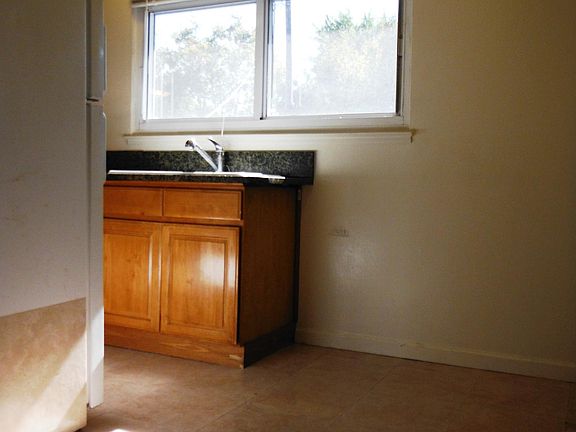 3rd image of 684 Vine St APT 4