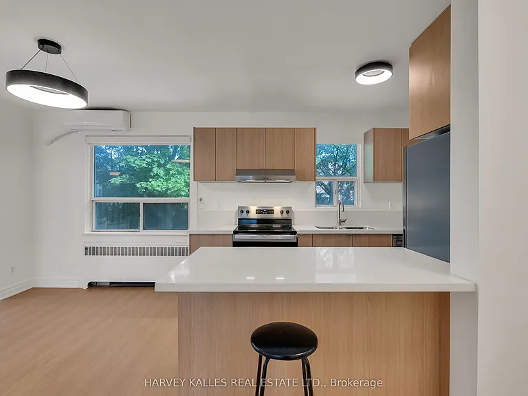 106 Florence Ave — Photo 7