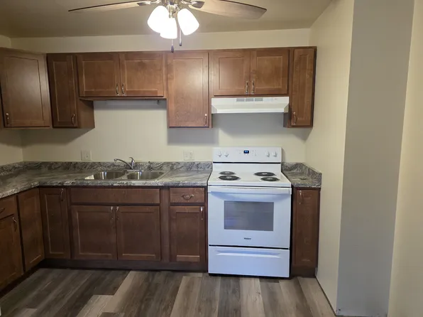 648 Foxtree Cir, Burlington, WI