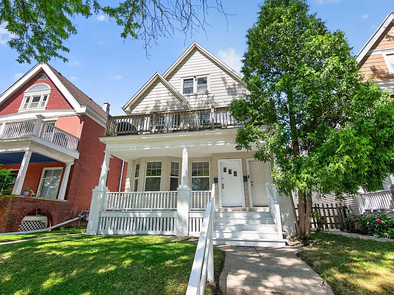 2621 N Humboldt Blvd — Photo 2
