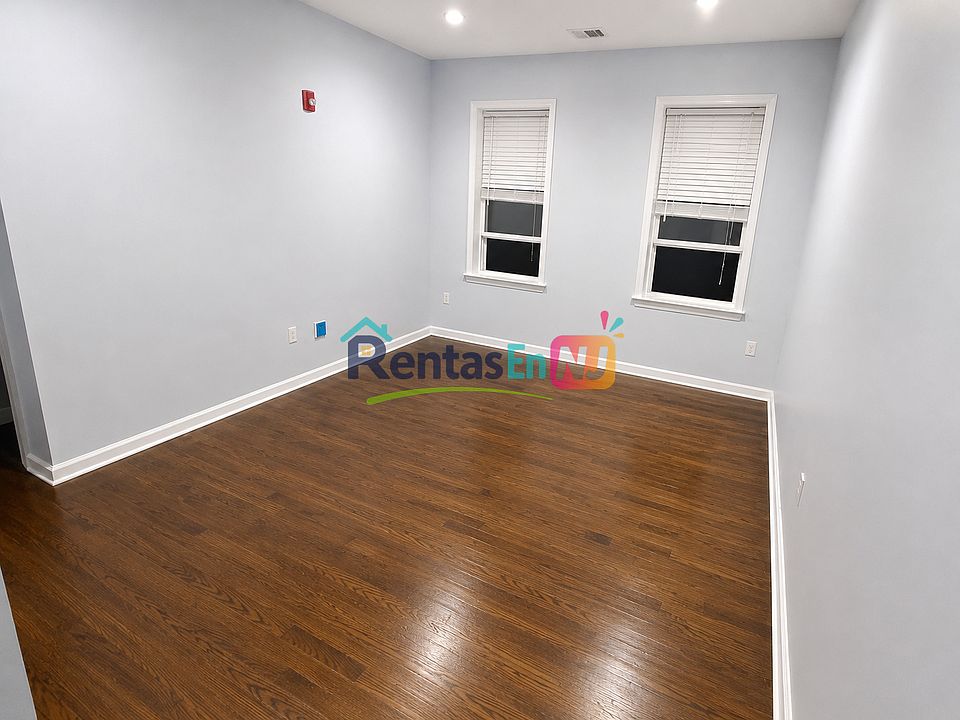 2nd image of 211 Summer Ave #14