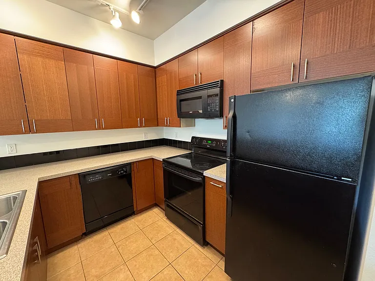 910 Gladstone St #307 — Photo 6