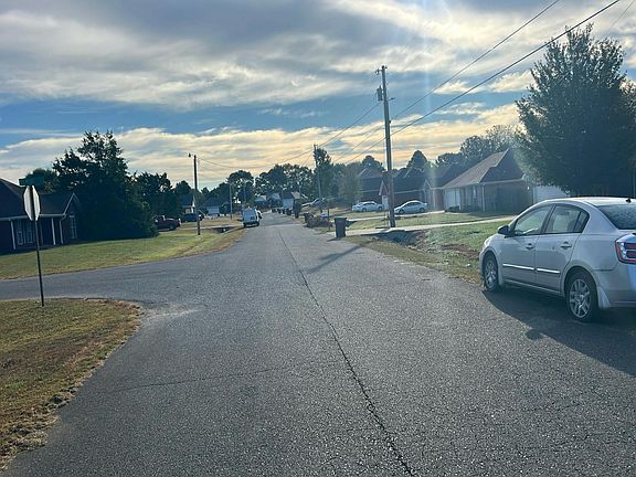 5th image of 18163 Belmont Cir