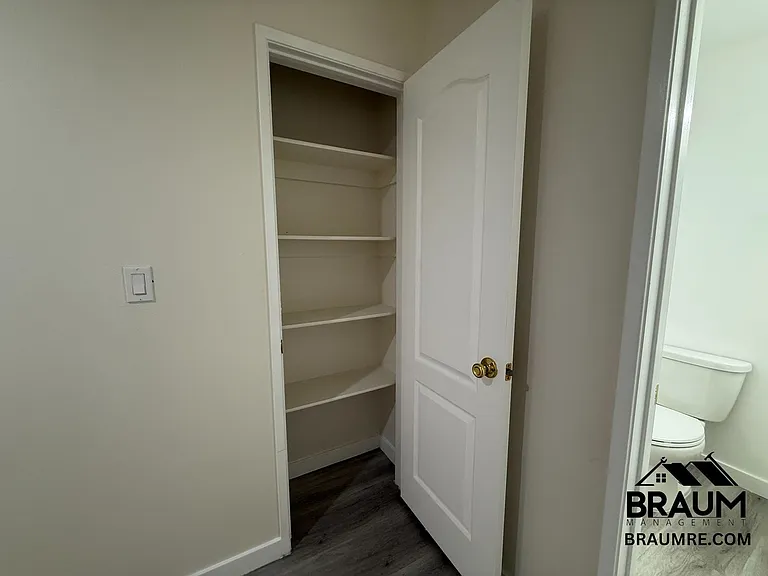 7323 WINNETKA — Photo 9