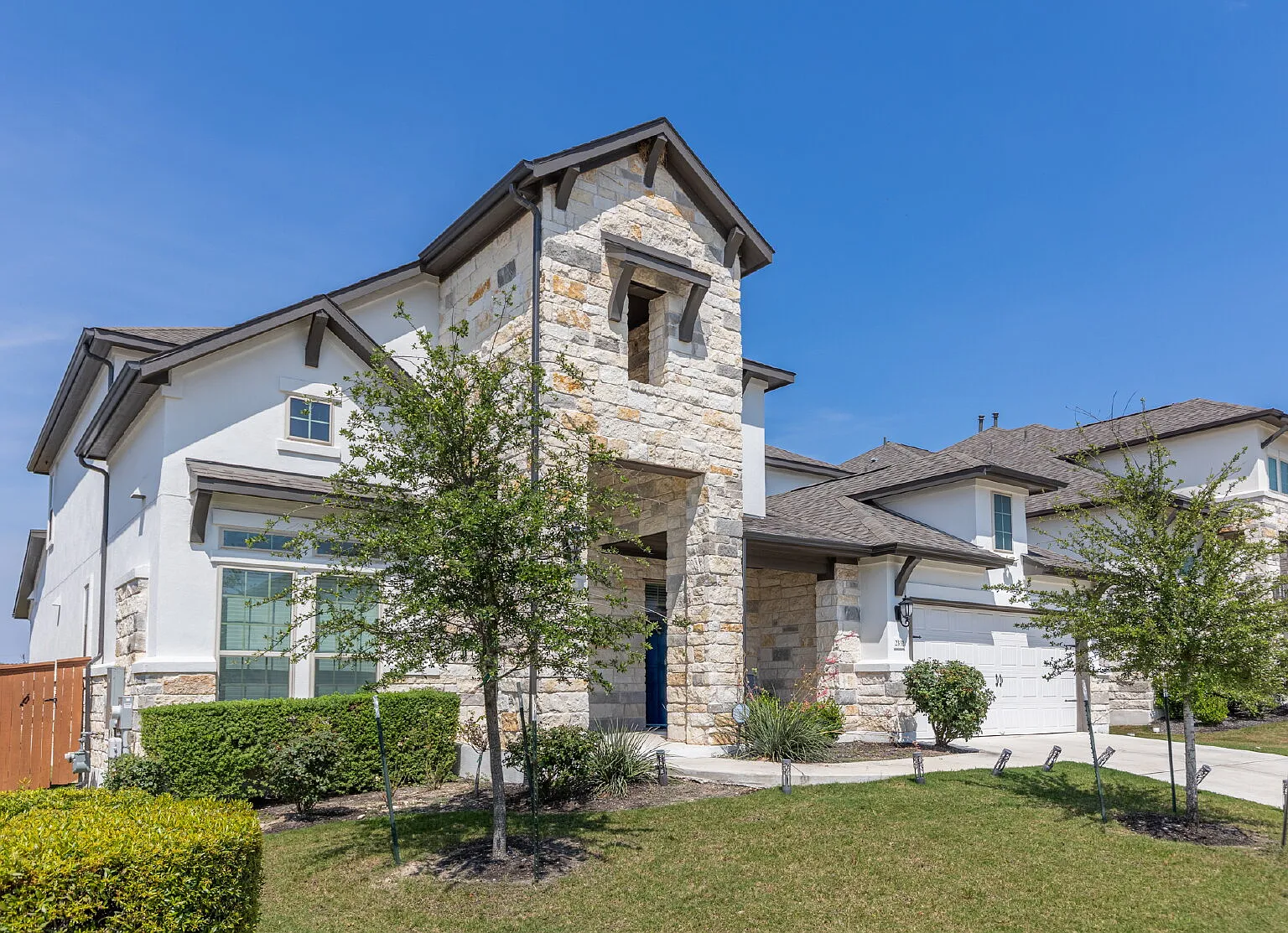 4 bed, 3.5 bath, 3787 sqft, $3,950 — Photo 3