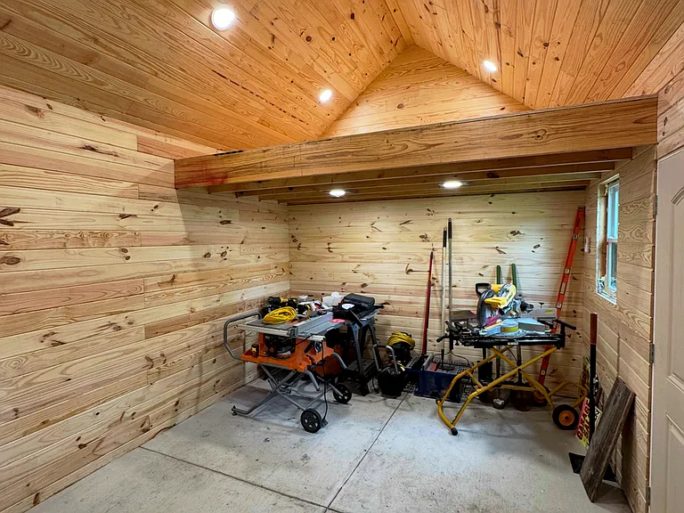 1007 Emery St — Photo 9