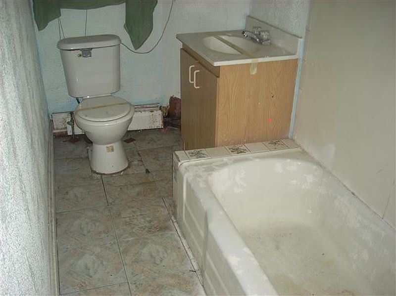3rd image of 1232 STATE Street