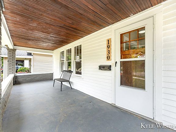 3rd image of 1930 Willard Ave SE