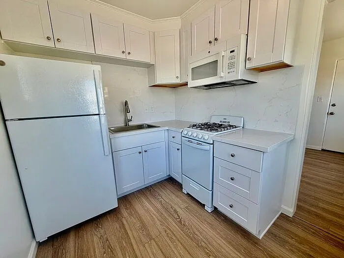 721 El Carmel Pl — Photo 3