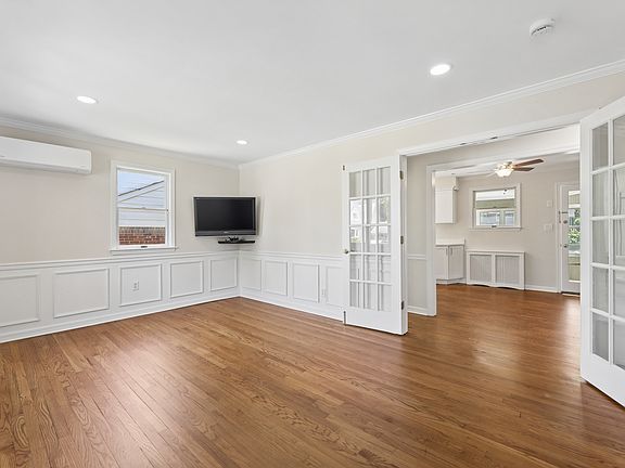 4th image of 35-10 Ferry Hts