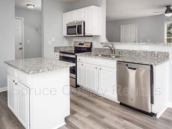 4th image of 3703 Thornwood Dr