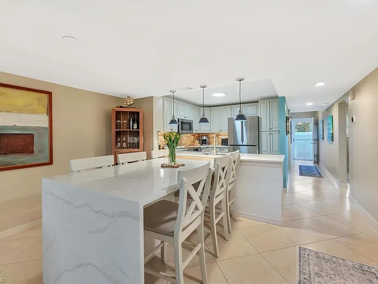 4200 Belair Ln #105 — Photo 2