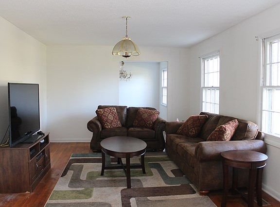 3rd image of 503 Sherwood Ave