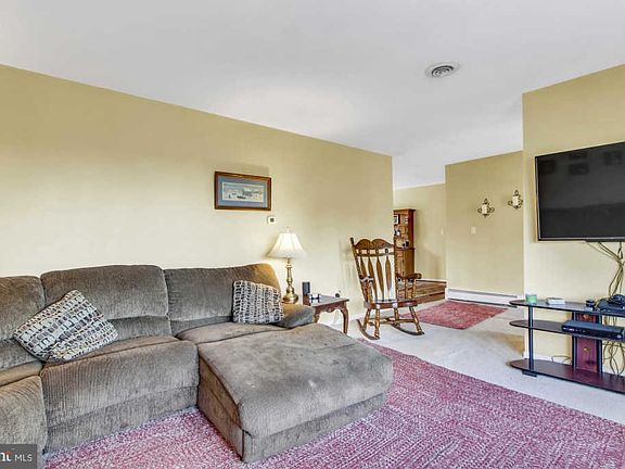 5th image of 424 Mumper Ln