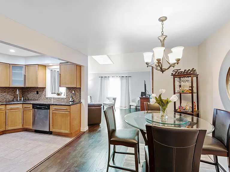 6405 Liberty Ave #5J — Photo 5