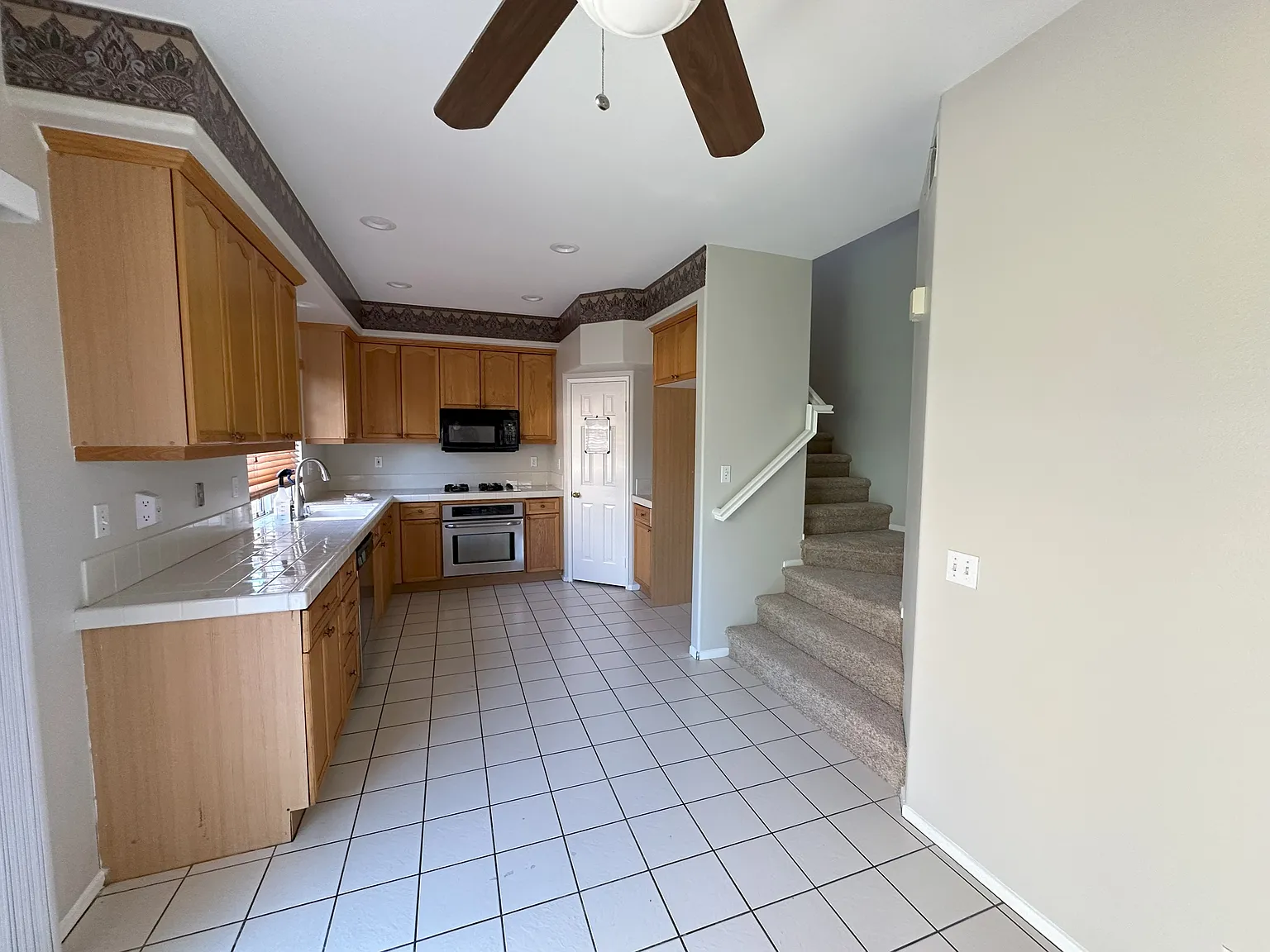 237 Spurwood Ln — Photo 3