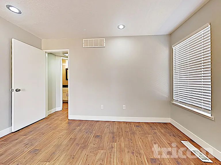 2819 Filbert St — Photo 6