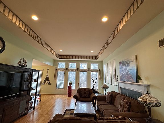 5th image of 40342 Riverbend Dr