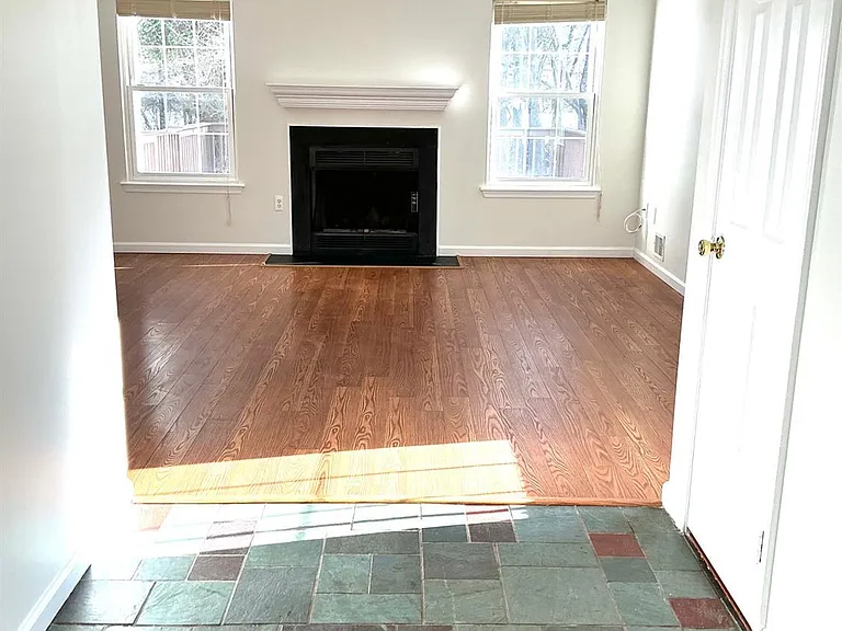 246 Hyde Park Rd — Photo 2