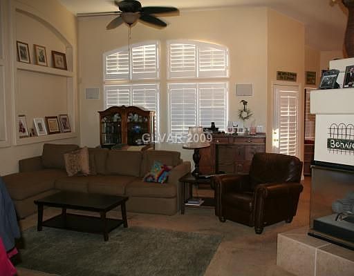 2nd image of 865 Roanhorse Ln
