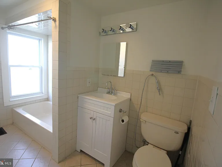 11-13 Hart Ave — Photo 12