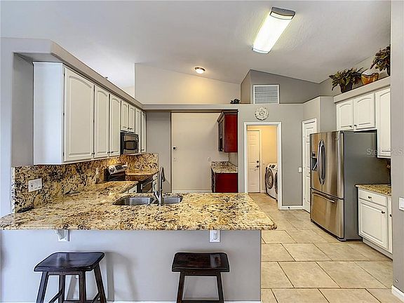 3rd image of 454 Palm Crest Ln
